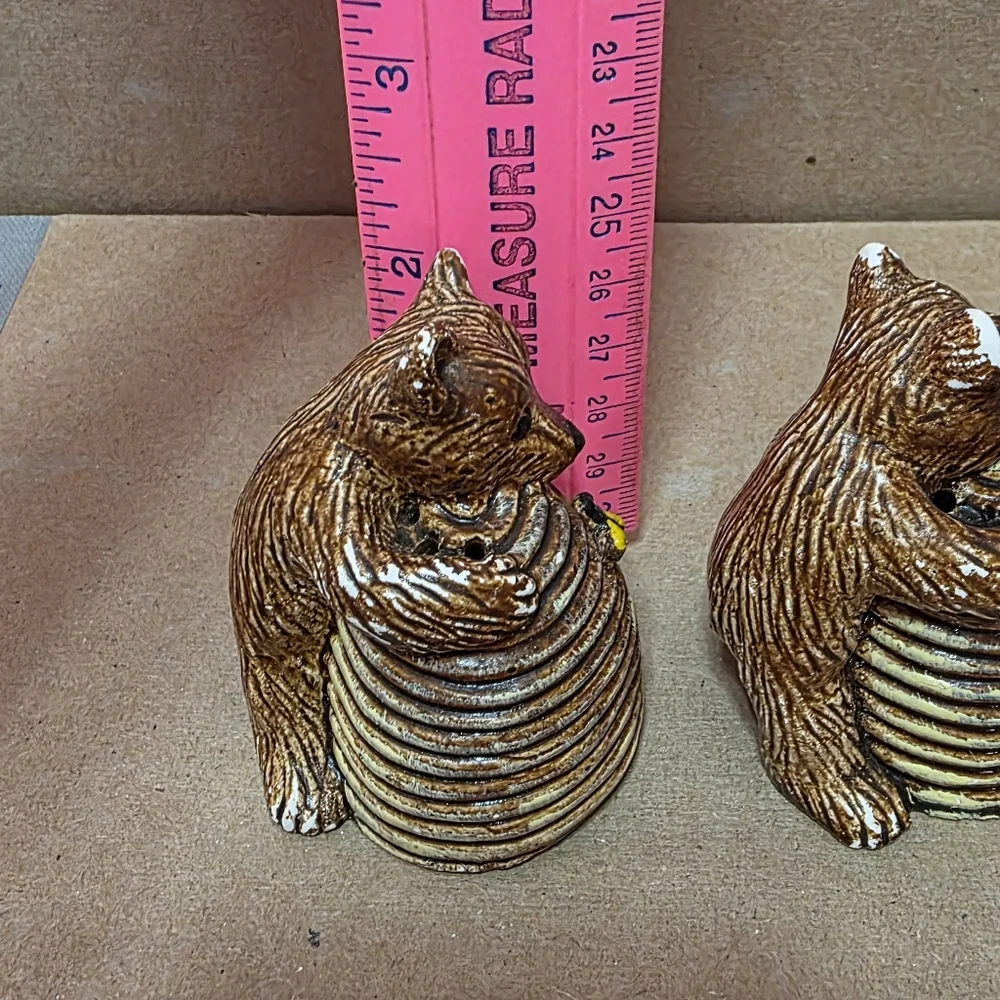 Vtg Bee Hive Bear Salt Pepper Shaker Set #184